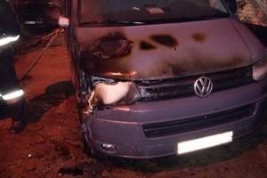 Три автомобиля стали жертвой огня в ночь на 17 июня в Воронеже