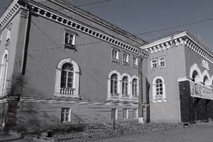 «Разрешаю красить в серый цвет» -  здание бывшего Дома офицеров потеряет привычный облик