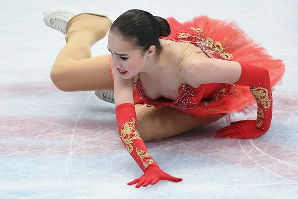 Алина Загитова провалила произвольную программу на чемпионате Европы