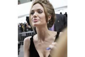 Жестокая диета угрожает жизни Анджелины Джоли