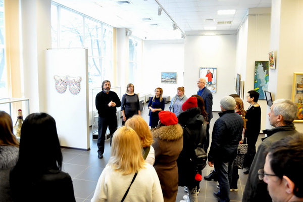 В зале на Кирова открылась областная выставка «Педагог-художник»