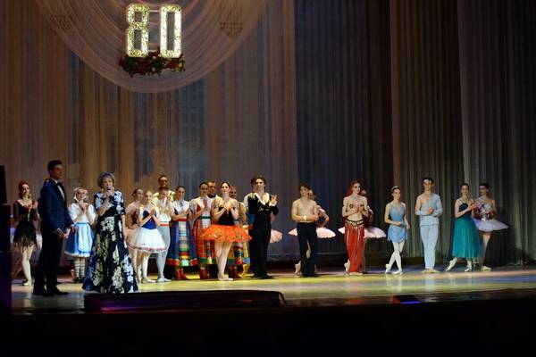 В Воронеже пышно отметили 80-летие хореографического училища