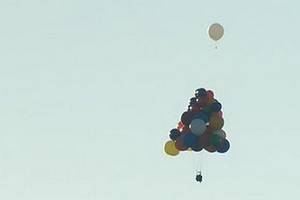Американец перелетел Ла-Манш на воздушных шариках
