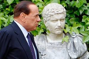 Берлускони разговаривает со статуями?