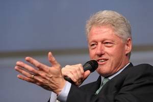 Билл Клинтон продает себя, чтобы погасить долги жены