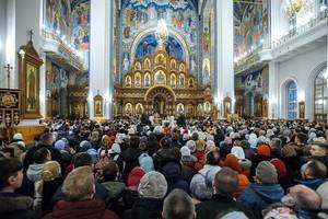 Тысячи воронежцев встретили Рождество в Благовещенском кафедральном соборе