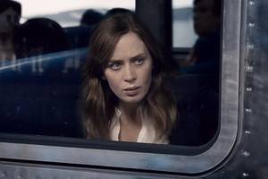 Критики о фильме «Девушка в поезде»: Эмили Блант великолепна, а фильм так себе