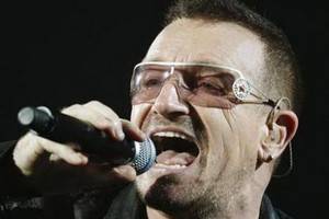 Лидер группы U2 Боно экстренно прооперирован