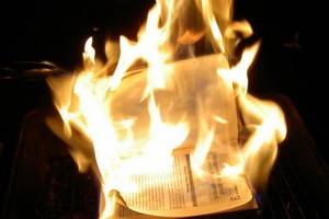 Пентагон устроил сожжение десяти тысяч книг