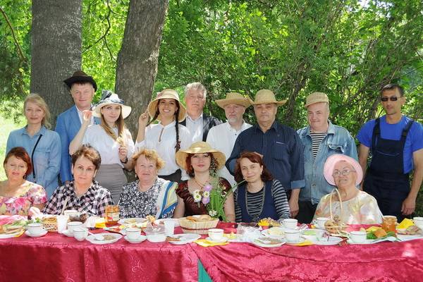 В Ботаническом саду Воронежского государственного агроуниверситета необычно отметили Международный день соседей