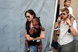 Из-за скандала с ребенком из Воронежа могут закрыть агентство, которым пользуется Анджелина Джоли