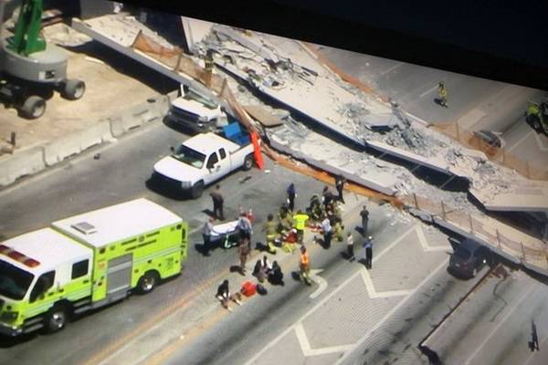 В университете Майами рухнул новомодный мост, раздавив людей и автомобили