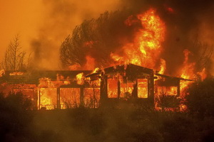 Невиданные пожары в Калифорнии связаны с глобальным изменением климата