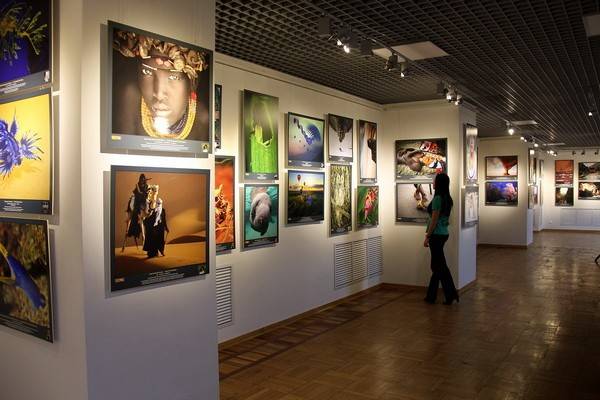 В музее имени Крамского открылась выставка «100 чудес света»