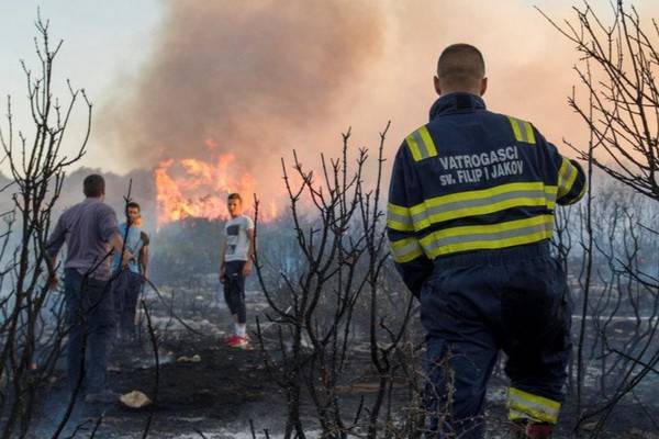 Хорватия и Черногория в огне лесных пожаров, стихия подбирается к  популярным курортам