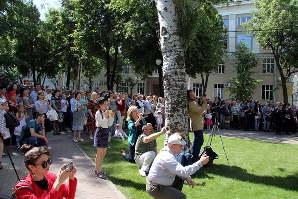 Начинается летний музыкальный сезон в Кольцовском сквере