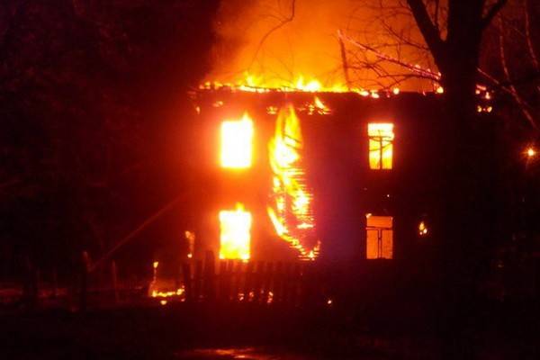 Ночью на Ленинградской сгорел ещё один многоквартирный дом
