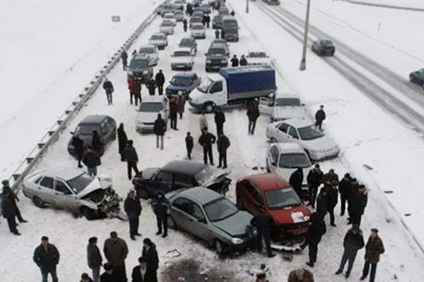 Снегопад вызвал обвальное число ДТП в Воронеже и области
