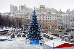 Ёлку на площади Ленина начнут разбирать 26 января, её дальнейшая судьба неизвестна