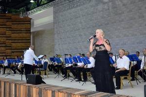 Губернаторский эстрадно-духовой оркестр порадовал выступлениями в Зелёном театре и Кольцовском сквере