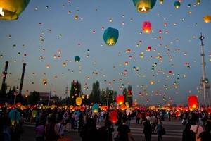 На День города в Воронеже запустят небесные фонарики