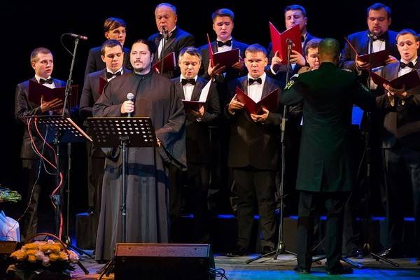 Иеромонах Фотий отметил в Воронеже 32-летие, спев в концерте с хором «Русский формат»