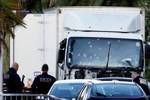 Стало известно, как  водителю грузовика-убийцы в Ницце удалось проехать через оцепления и заграждения