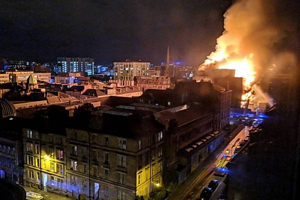 Школа искусств сгорела в Глазго, второй за четыре года пожар доконал исторический памятник