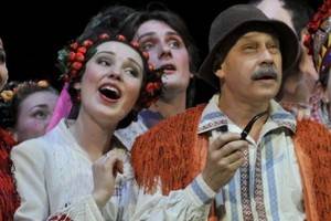 Театр имени Гоголя  в страшную жару открыл сезон зимней сказкой