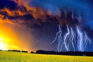 Синоптики предупреждают о неблагоприятных метеорологических явлениях в ночь на среду