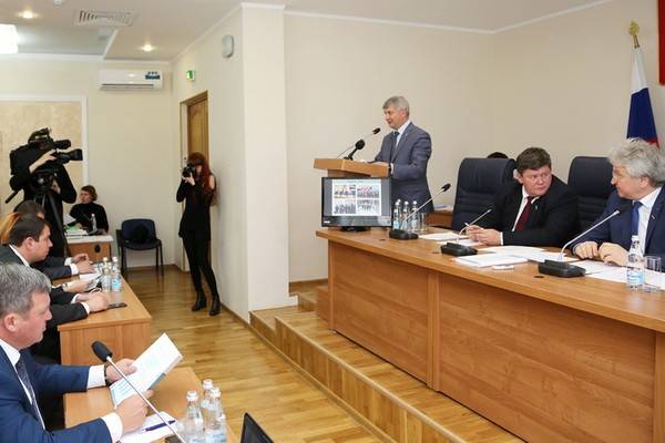 В Воронеже средняя зарплата работника культуры выросла за год на три десятых процента