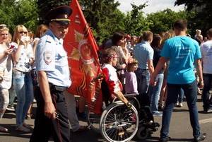 На парад уличных театров в Воронеж заехал инвалид-колясочник, совершающий транс-российскую экспедицию