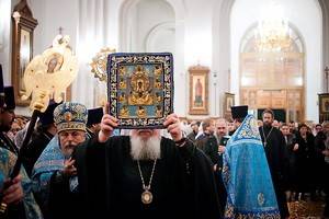 Курская Коренная икона Божией Матери прибыла в Воронеж глубокой ночью, собор едва смог вместить верующих