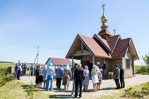 Митрополит Воронежский и Лискинский Сергий освятил новопостроенный деревянный Троицкий храм