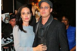 Исхудавшая Анджелина Джоли не  могла оторвать глаз и рук от Брэда Питта на премьере фильма «Лазурный берег»