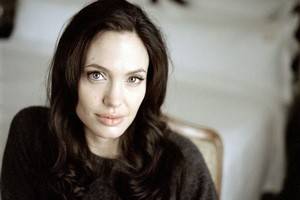 Анджелина Джоли призналась, что внутри у неё пылает огонь
