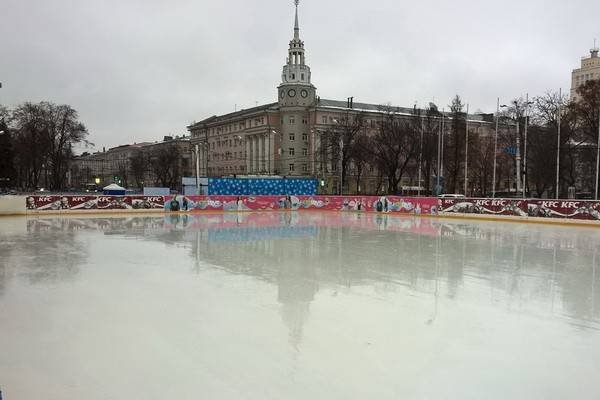 Открытие катка на главной площади Воронежа было сорвано