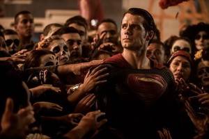 Фильм «Бэтмен против Супермена: На заре справедливости» мощно стартовал в России