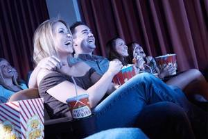 Две трети россиян никогда не ходят в кино, а по телевизору хотят смотреть добрые фильмы