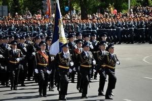 Военный парад на главной площади Воронежа собрал невиданное число участников и зрителей (фото)