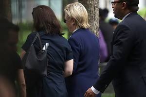 Хиллари Клинтон едва не потеряла сознание и была срочно эвакуирована с церемонии поминовения жертв 11 сентября