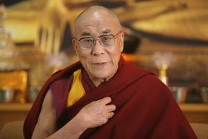 Что сказал Далай-лама, когда его спросили, надо ли молиться за Париж и парижан