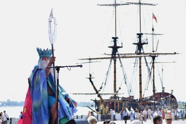 На празднование Дня Военно-Морского флота в Воронеж прибыл Нептун (фото)