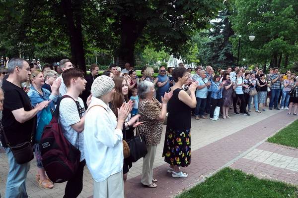 Лето в Кольцовском сквере в июне продолжат профессиональные музыканты