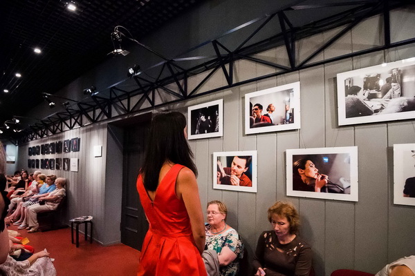 В Никитинском театре открылась фотовыставка Ольги Линдт