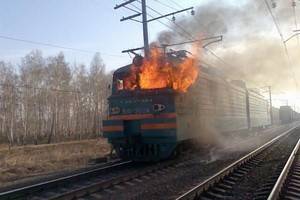 Возгорание локомотива  на ЮВДЖ привело к задержке 20 пассажирских поездов