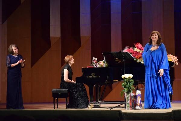 Ирина Макарова отметила день рождения на сцене Воронежской филармонии