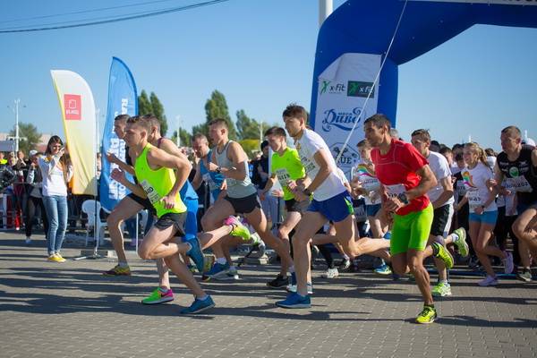 Массовый забег участников «Воронежского марафона-2018» парализует движение на набережных города