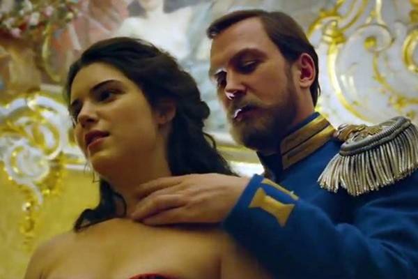«Матильда» в прокат выйдет: Минкультуры выдало прокатное удостоверение, РПЦ не возражает
