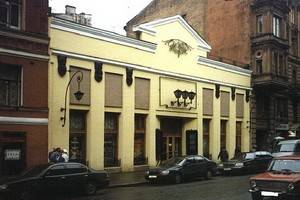 Стены Малого драматического театра  исписали ругательствами в адрес Льва Додина